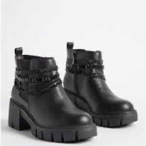 NWT Torrid Chain Ankle Bootie Black Size 9 (9WW) item# 16168996